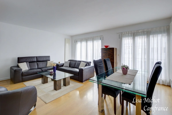 Neuilly-sur-Seine, Appartement 5 pièces en très bon état au sein d'une résidence de standing et ravalée