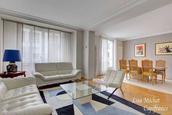 Saint-James, Appartement 4 pièces entièrement rénové au sein d'une résidence de standing