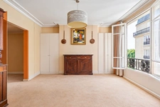 Paris 16th arrondissement, Auteuil area, 6-room apartment close to amenities
