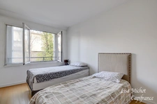 Neuilly-sur-Seine, Appartement 5 pièces en très bon état au sein d'une résidence de standing et ravalée