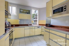 Saint-James, Appartement 4 pièces entièrement rénové au sein d'une résidence de standing
