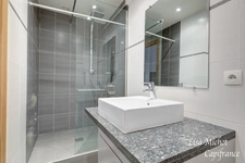 Neuilly-sur-Seine, Appartement 5 pièces en très bon état au sein d'une résidence de standing et ravalée