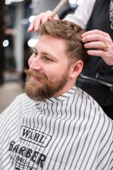 Dpt Essonne (91), à vendre BIEVRES Salon de coiffure 