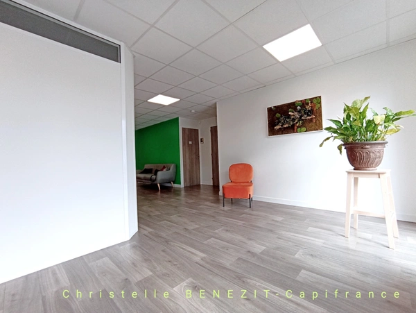 Dpt Essonne (91), à louer EGLY local de plain pied