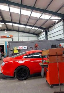 Garage automobile à vendre avec ses murs sur vaste terrain - proche RN20 ARPAJON (91)