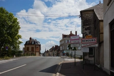 Dpt Seine et Marne (77), à vendre locaux de plain pied face à la gare de Nemours