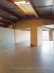 Dpt Seine et Marne (77), à vendre locaux de plain pied face à la gare de Nemours