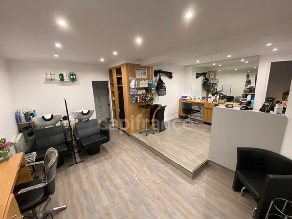 Dpt Essonne (91), à vendre BIEVRES Salon de coiffure 