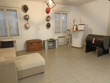 Dpt Seine et Marne (77), à vendre locaux de plain pied face à la gare de Nemours