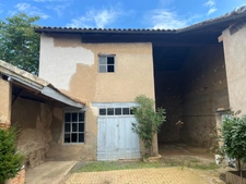 Dpt Rhône (69), a vendre Saint Georges de reneins 300 m2 de dépendances + 104 m2 de maison .
