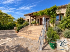 Maison à vendre à Pépieux – 4 chambres, piscine, jardin et très grand garage