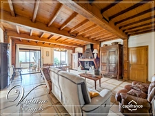 Large family home with outbuildings, swimming pool and spacious workshop in Pépieux (Aude – Minervois)