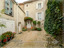 Olonzac – Exceptional 408 m² property with pool, garden and two independent homes – high-yield holiday rental business