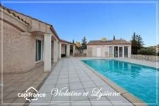 Villa de plain-pied avec piscine, dépendances et grand jardin à Bize-Minervois