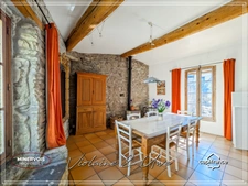 Maison de caractère avec tour médiévale, terrasse plein sud et grand garage – Cesseras