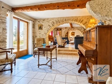 Domaine de caractère – 46 ha, mas en pierre, vignoble bio AOC, gîtes et piscine – Minervois