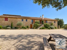 Domaine de caractère – 46 ha, mas en pierre, vignoble bio AOC, gîtes et piscine – Minervois