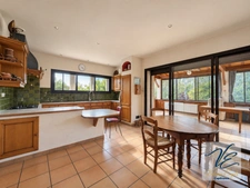 Maison à vendre à Pépieux – 4 chambres, piscine, jardin et très grand garage