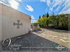 Large family home with outbuildings, swimming pool and spacious workshop in Pépieux (Aude – Minervois)