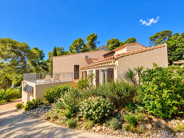 Maison d’architecte atypique avec jardin arboré, terrasses et spa à Lézignan-Corbières