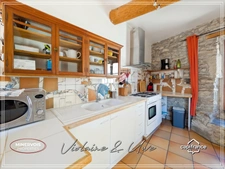 Maison de caractère avec tour médiévale, terrasse plein sud et grand garage – Cesseras
