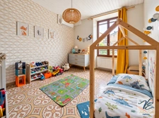 À AZILLE – MAISON BOURGEOISE RÉNOVÉE DE 259 M² AVEC 5 CHAMBRES, JARDIN PISCINABLE, PUITS ET GARAGE
