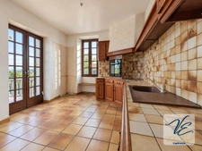 ARGENS-MINERVOIS – Maison de caractère avec 4 chambres, terrasses, jardin arboré et garage