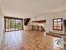 ARGENS-MINERVOIS – Maison de caractère avec 4 chambres, terrasses, jardin arboré et garage