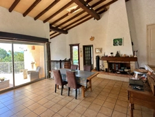 Maison d’architecte atypique avec jardin arboré, terrasses et spa à Lézignan-Corbières