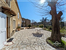 Domaine viticole d'exception de 47 hectares avec mas en pierre, gîtes et vignoble AOC Minervois – Hérault