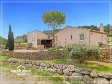 Villa de plain-pied avec piscine, dépendances et grand jardin à Bize-Minervois