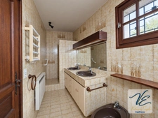 ARGENS-MINERVOIS – Maison de caractère avec 4 chambres, terrasses, jardin arboré et garage