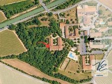 AZILLE – CHÂTEAU DE JOUARRES – APPARTEMENT MEUBLÉ EN REZ-DE-CHAUSSÉE AVEC TERRASSE ET PISCINE