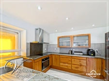 Maison de caractère rénovée avec ascenseur, jardin piscinable – Villedaigne