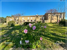 Domaine viticole d'exception de 47 hectares avec mas en pierre, gîtes et vignoble AOC Minervois – Hérault