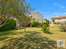 MAISON DE CARACTÈRE – 6 CHAMBRES, ASCENSEUR, TERRASSE ET VUE SUR LES VIGNES – VILLEDAIGNE