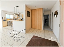 Villa de plain-pied lumineuse avec jardin piscinable et garage – Félines-Minervois