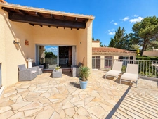 Maison d’architecte atypique avec jardin arboré, terrasses et spa à Lézignan-Corbières
