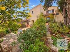 ARGENS-MINERVOIS – Maison de caractère avec 4 chambres, terrasses, jardin arboré et garage