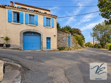 ARGENS-MINERVOIS – Maison de caractère avec 4 chambres, terrasses, jardin arboré et garage