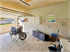 Villa de plain-pied lumineuse avec jardin piscinable et garage – Félines-Minervois