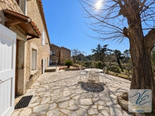 Domaine de caractère – 46 ha, mas en pierre, vignoble bio AOC, gîtes et piscine – Minervois