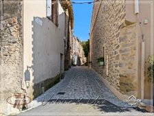 Maison de caractère avec tour médiévale, terrasse plein sud et grand garage – Cesseras