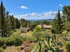 Maison d’architecte atypique avec jardin arboré, terrasses et spa à Lézignan-Corbières