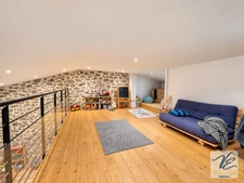 À AZILLE – MAISON BOURGEOISE RÉNOVÉE DE 259 M² AVEC 5 CHAMBRES, JARDIN PISCINABLE, PUITS ET GARAGE