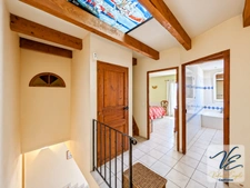 Domaine de caractère – 46 ha, mas en pierre, vignoble bio AOC, gîtes et piscine – Minervois