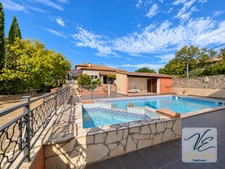Maison à vendre à Pépieux – 4 chambres, piscine, jardin et très grand garage
