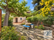 ARGENS-MINERVOIS – Maison de caractère avec 4 chambres, terrasses, jardin arboré et garage