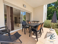AZILLE – CHÂTEAU DE JOUARRES – APPARTEMENT MEUBLÉ EN REZ-DE-CHAUSSÉE AVEC TERRASSE ET PISCINE