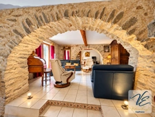 Domaine de caractère – 46 ha, mas en pierre, vignoble bio AOC, gîtes et piscine – Minervois